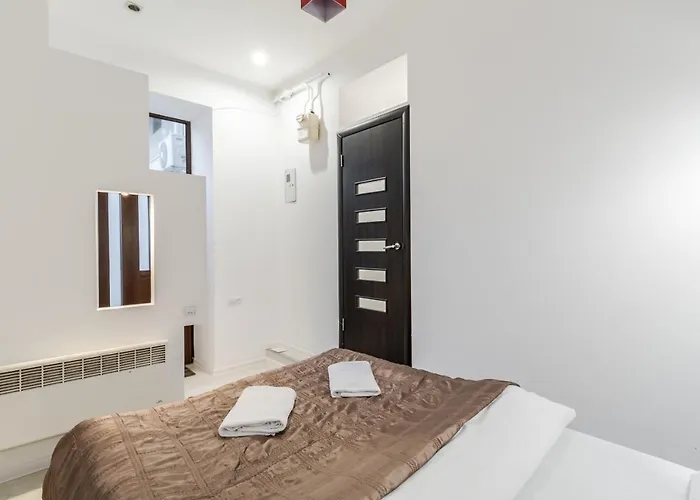 Apartment Black And Red Squares Lviv